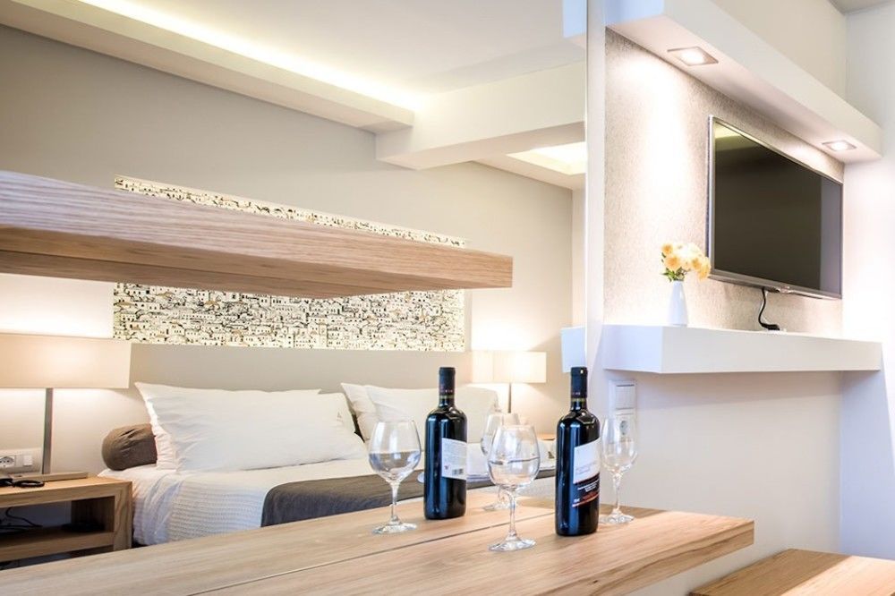 Hotel Azure &
